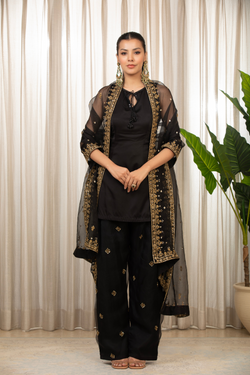Siyah Embroidered Salwaar Set