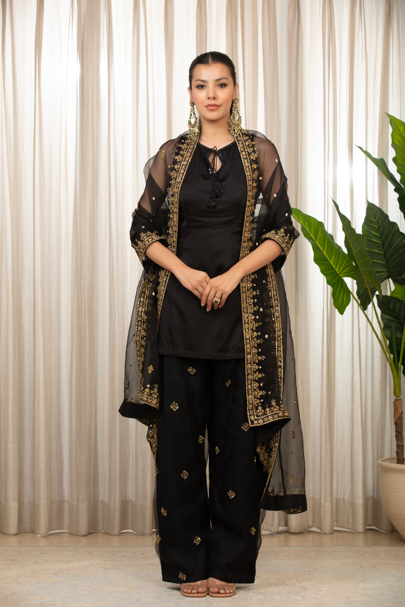 Siyah Embroidered Salwaar Set