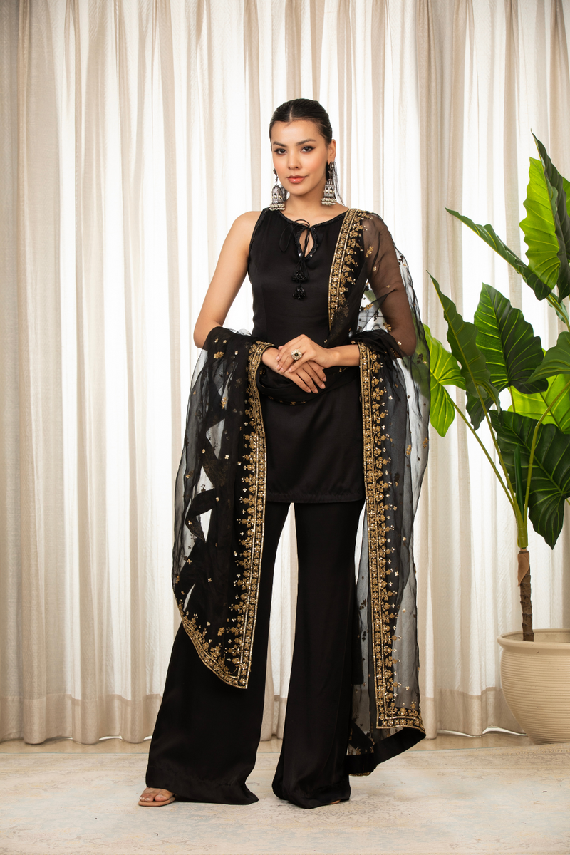 Siyah Embroidered Kurta Bell Bottom Set