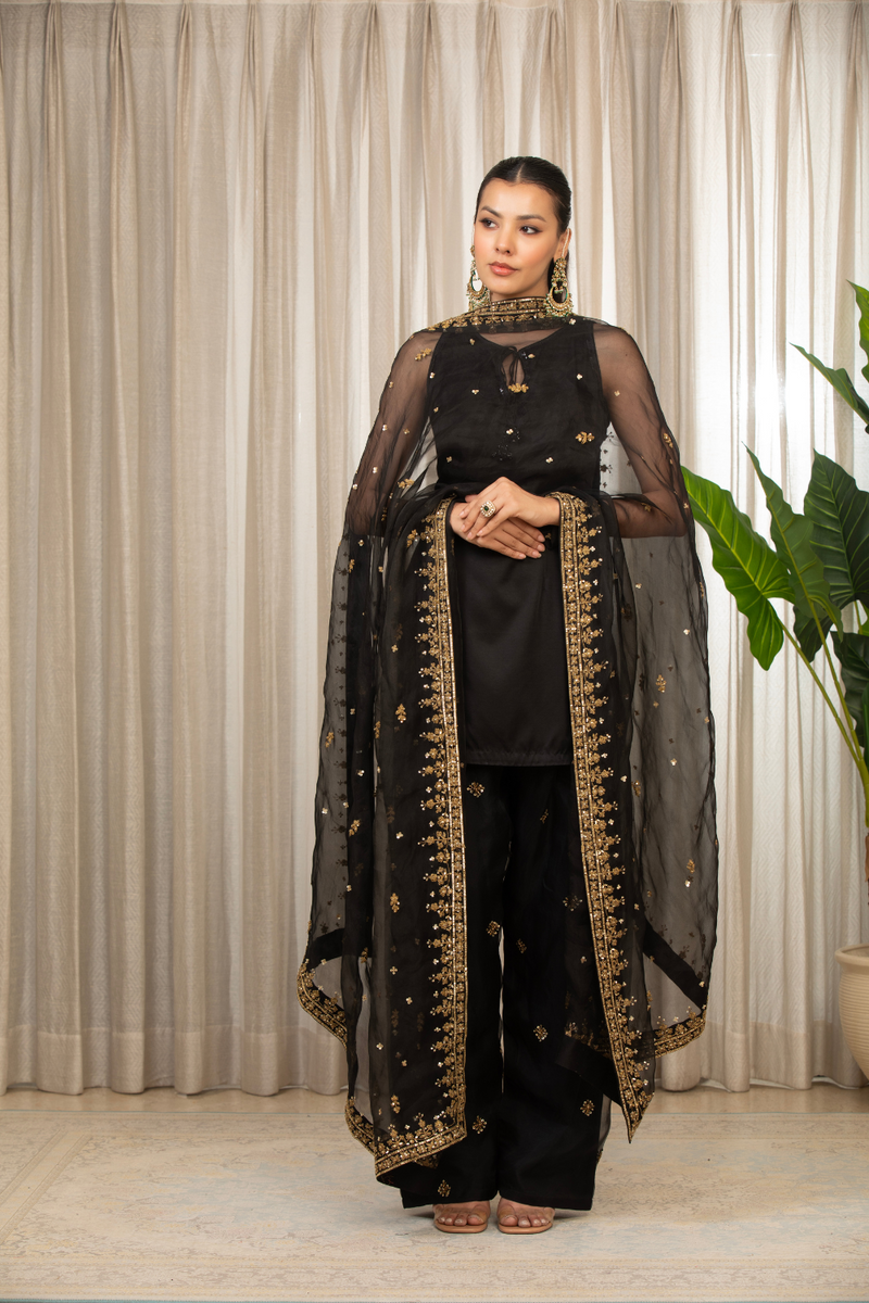 Siyah Embroidered Salwaar Set