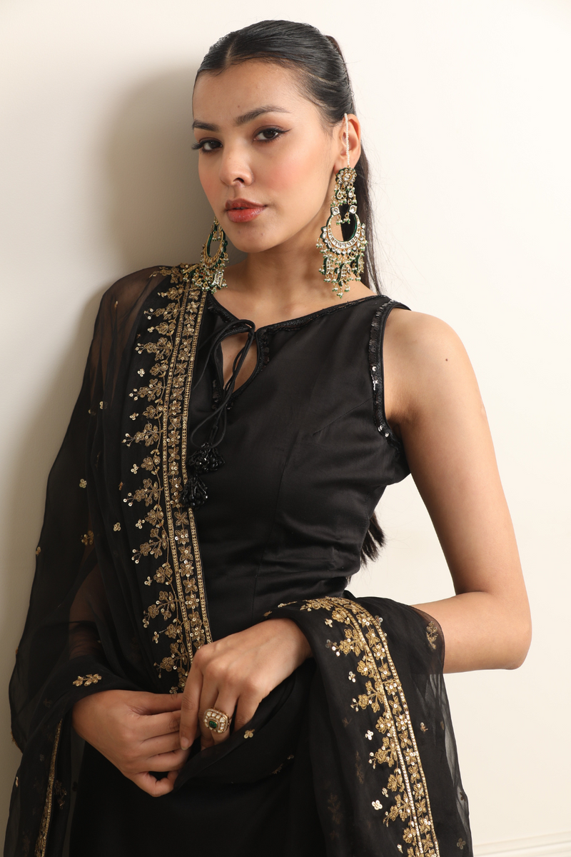 Siyah Embroidered Salwaar Set