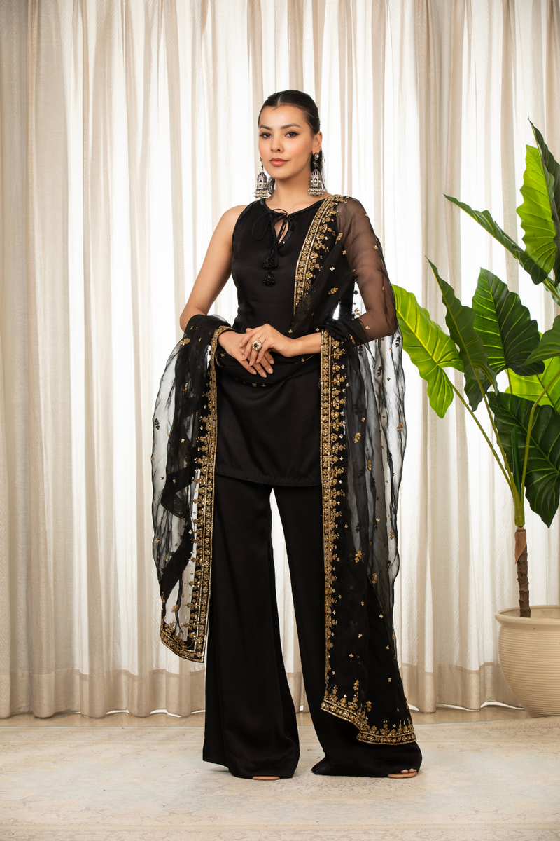Siyah Embroidered Kurta Bell Bottom Set
