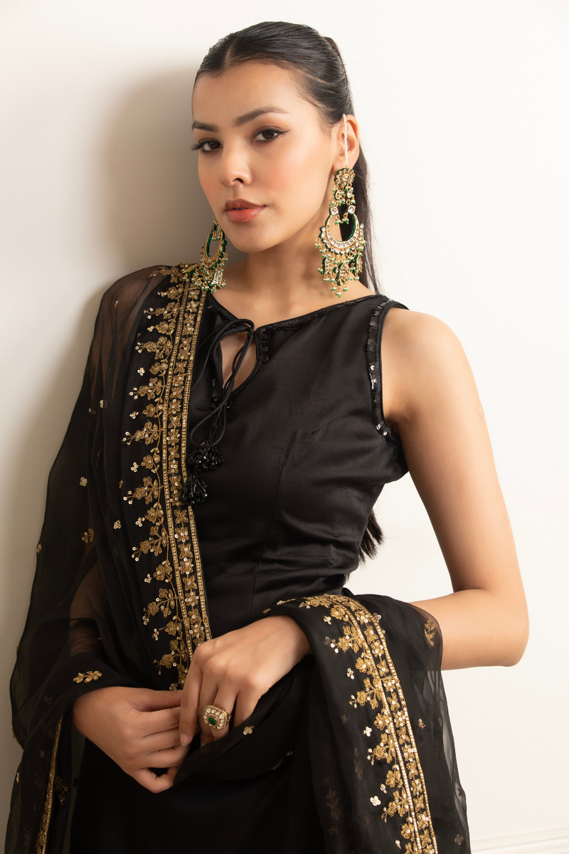 Siyah Embroidered Salwaar Set