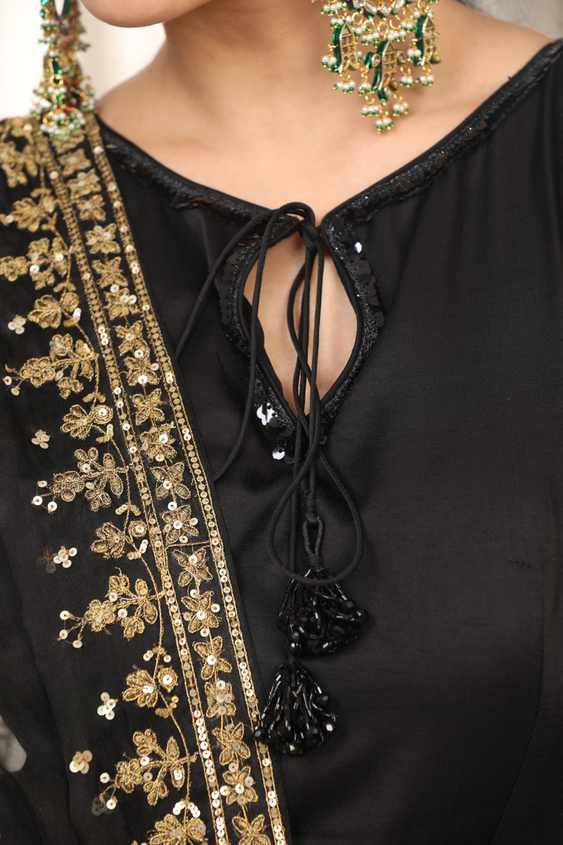 Siyah Embroidered Salwaar Set