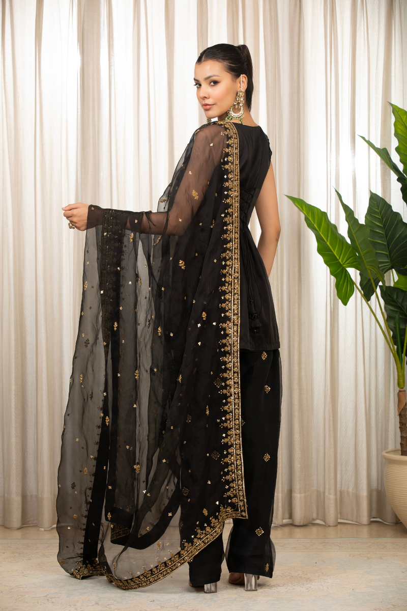 Siyah Embroidered Salwaar Set