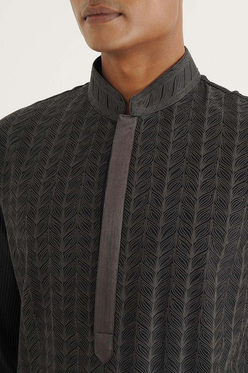 Thread Embroidered Kurta Set