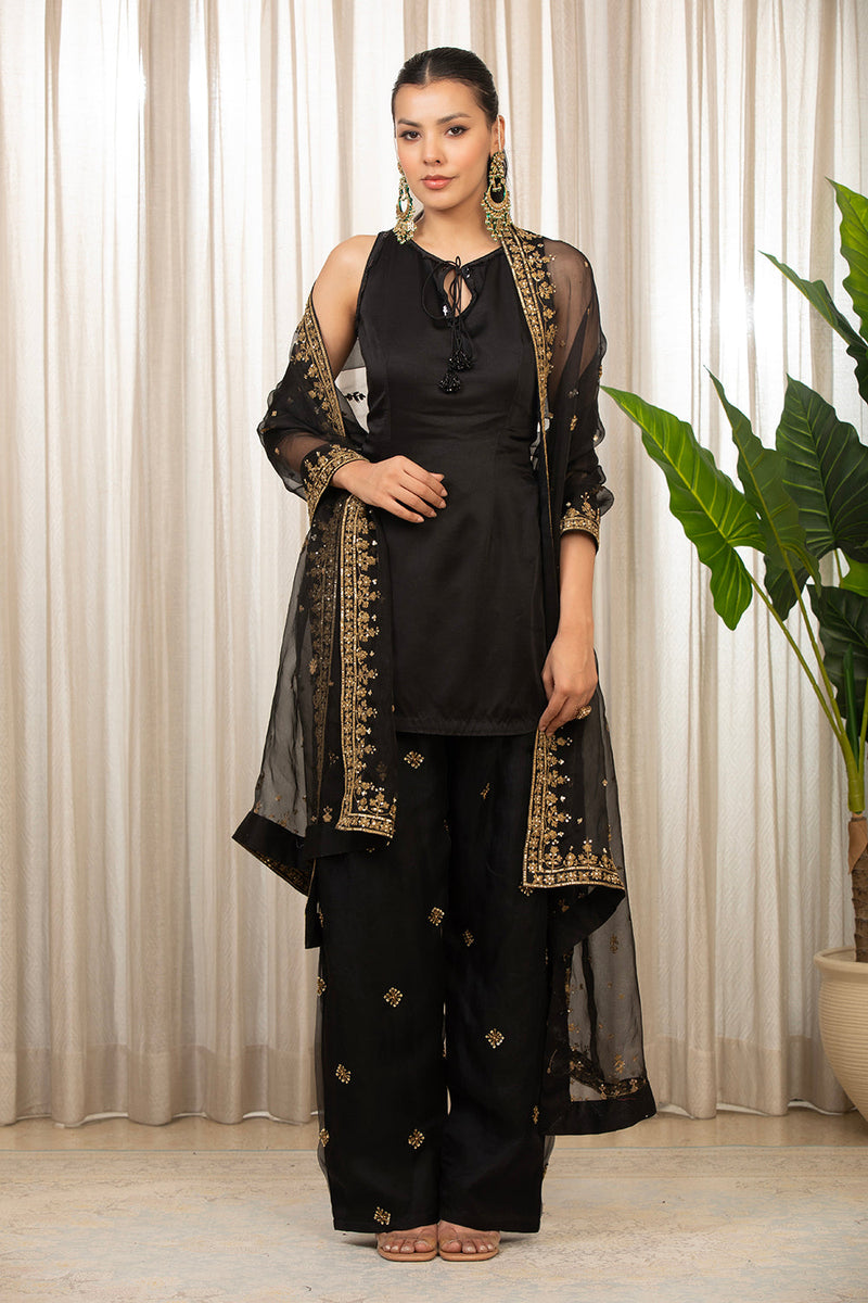 Siyah Embroidered Salwaar Set