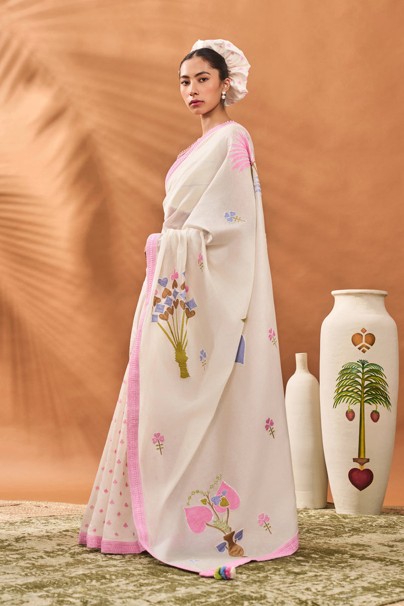 IVORY FLORAL FRAME SAREE