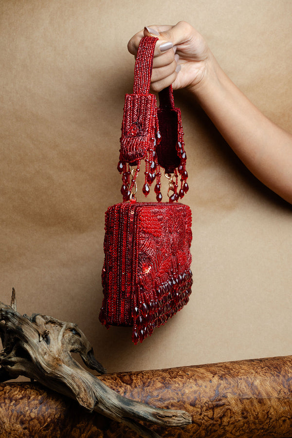 Ornate Radiance Kasse Crimson Bloom