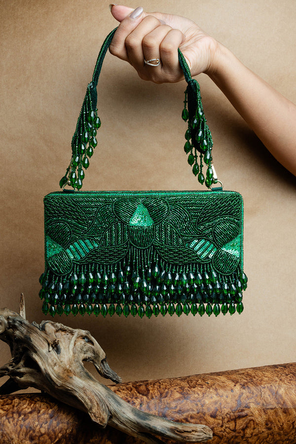 Ornate Radiance Kasse Emerald Allure