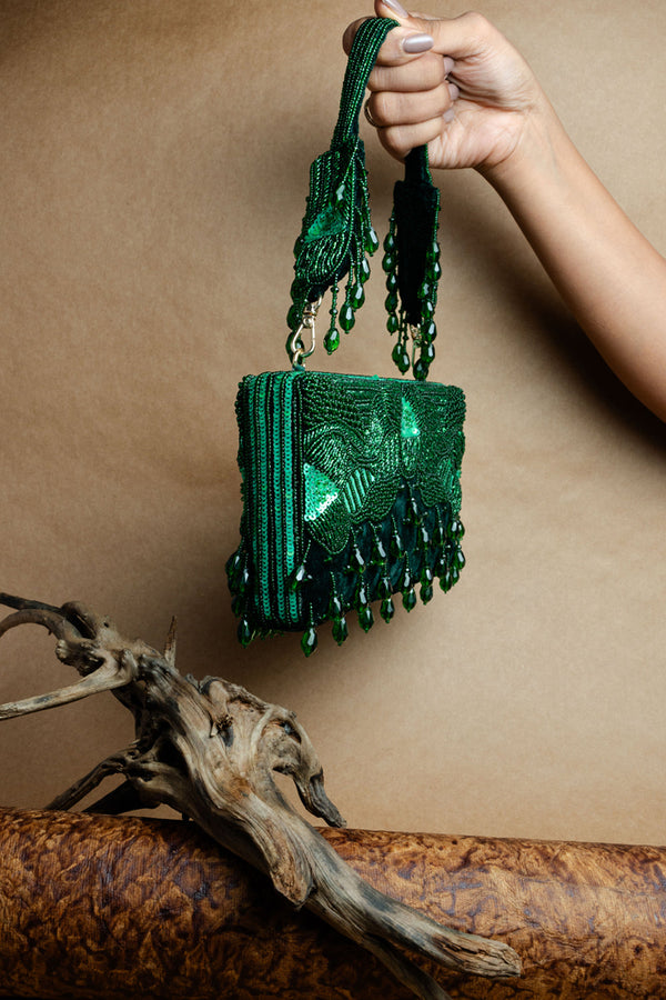 Ornate Radiance Kasse Emerald Allure