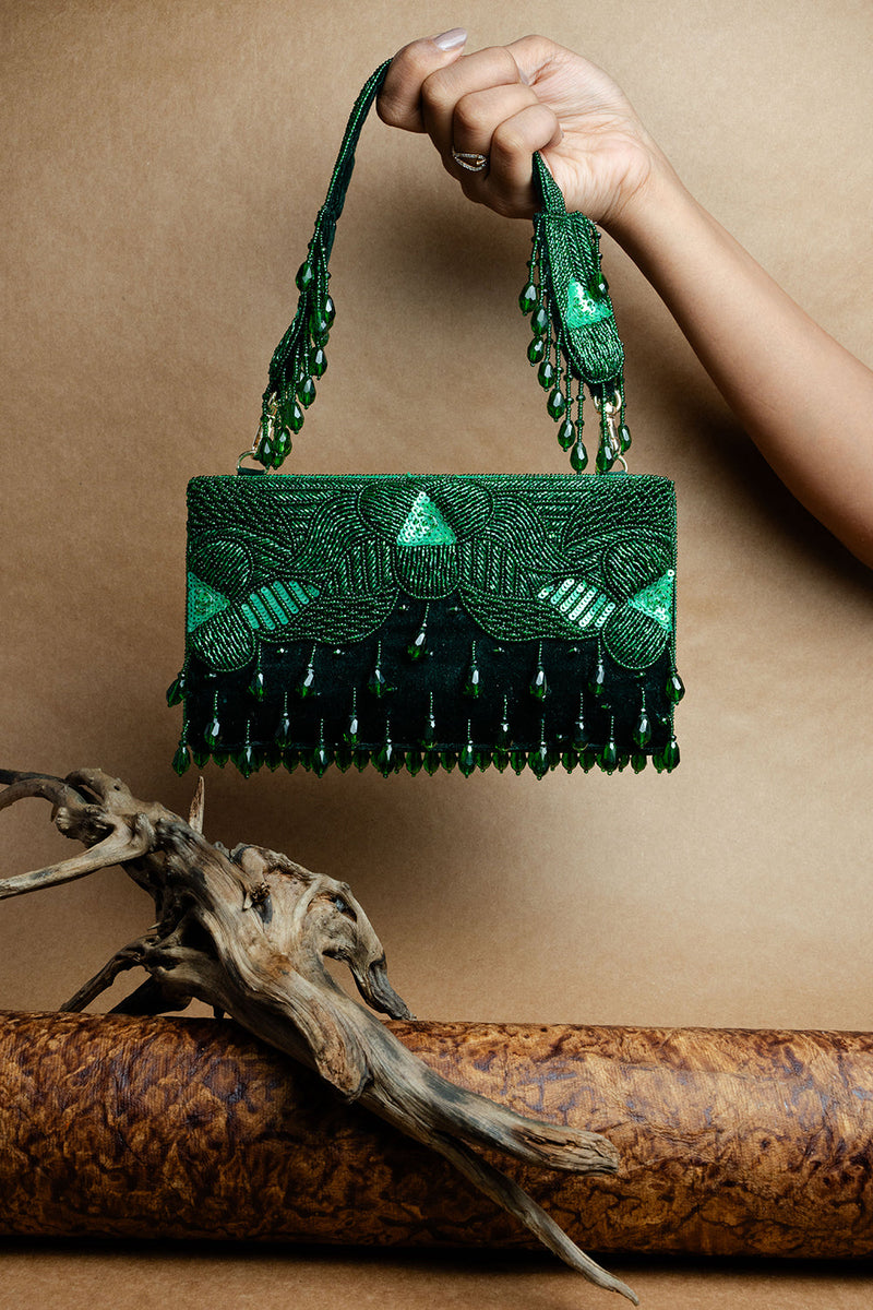 Ornate Radiance Kasse Emerald Allure