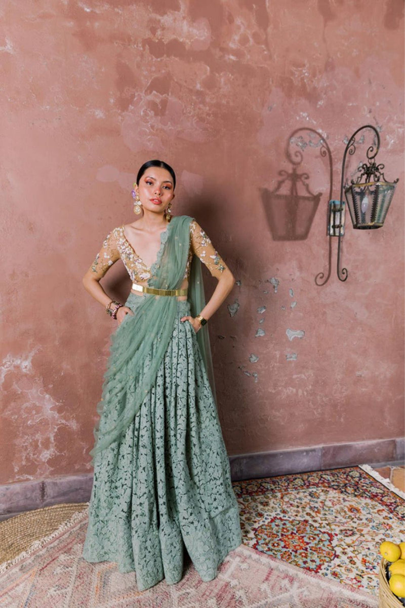 NOTES OF MINT, HINTS OF FLORAL, BELT, DUPATTA