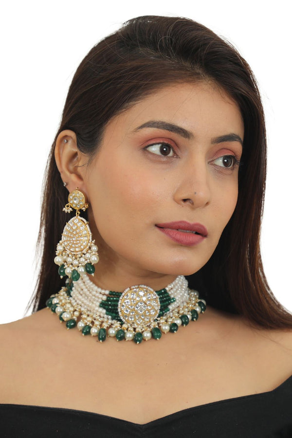 WHITE CHOKER SET WITH SMALL DARK GREEN AND PEARL LINE BEADDED GREEN BEADS AND PEARL