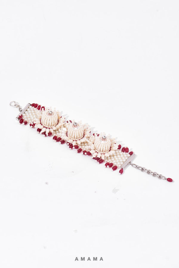 Oregon Lily Bracelet In Fresh Water Pearls