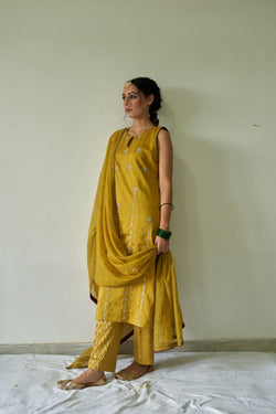 Sukhi Haldi Lahoriya Kurta with pant and Dupatta