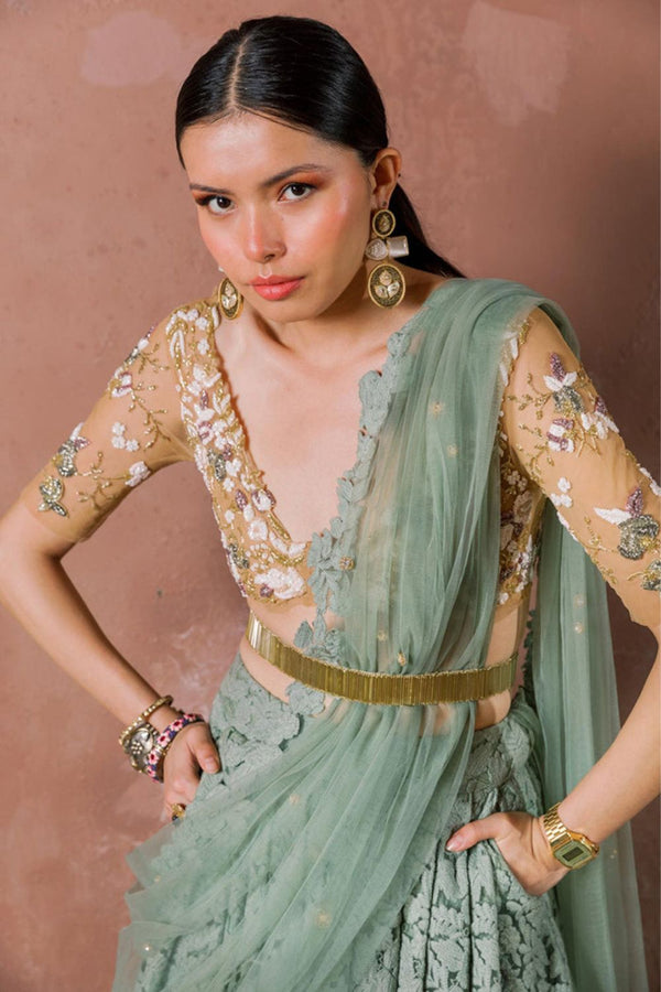 NOTES OF MINT, HINTS OF FLORAL, BELT, DUPATTA