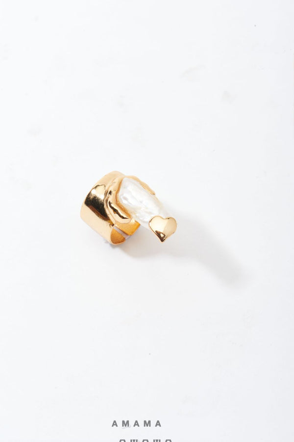 Goldmon Claw Ring in Gold
