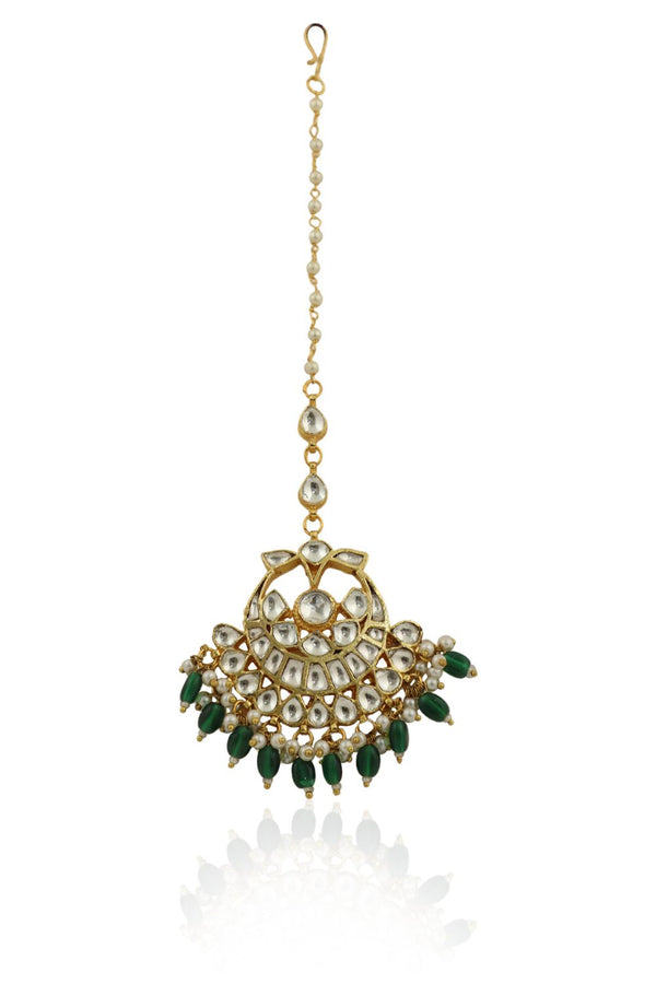 JADTAR MAANGTIKKA WITH EMERALD GREEN SMALL BEADS