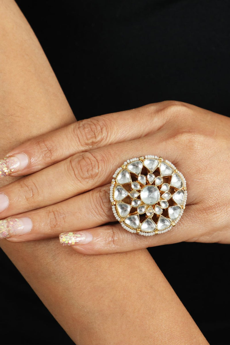 WHITE FLOWER RING