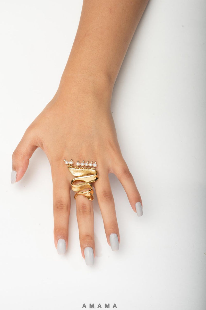 Curl Me Up Ring in Gold