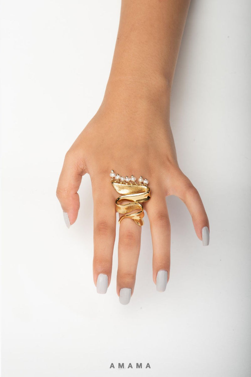 Curl Me Up Ring in Gold