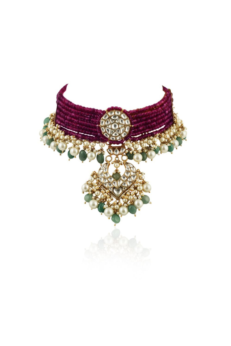 A 22KT GOLD PLATED CHOKER NECKLACE SET BEADED IN MAROON