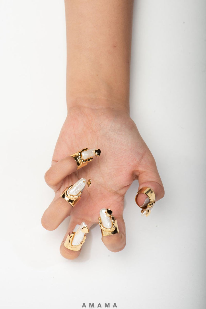 Goldmon Claw Ring in Gold