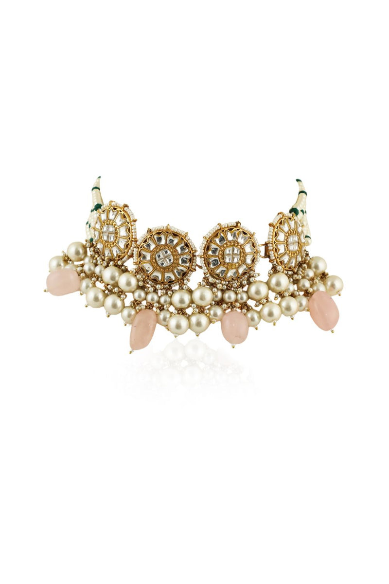 NECKLACE IN 22KT GOLD PLATING STUDDED WITH WHITE JADTAR STONES AND BEADED IN PASTEL PINK AND WHITE BEADS