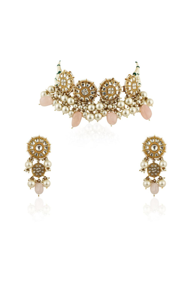 NECKLACE IN 22KT GOLD PLATING STUDDED WITH WHITE JADTAR STONES AND BEADED IN PASTEL PINK AND WHITE BEADS