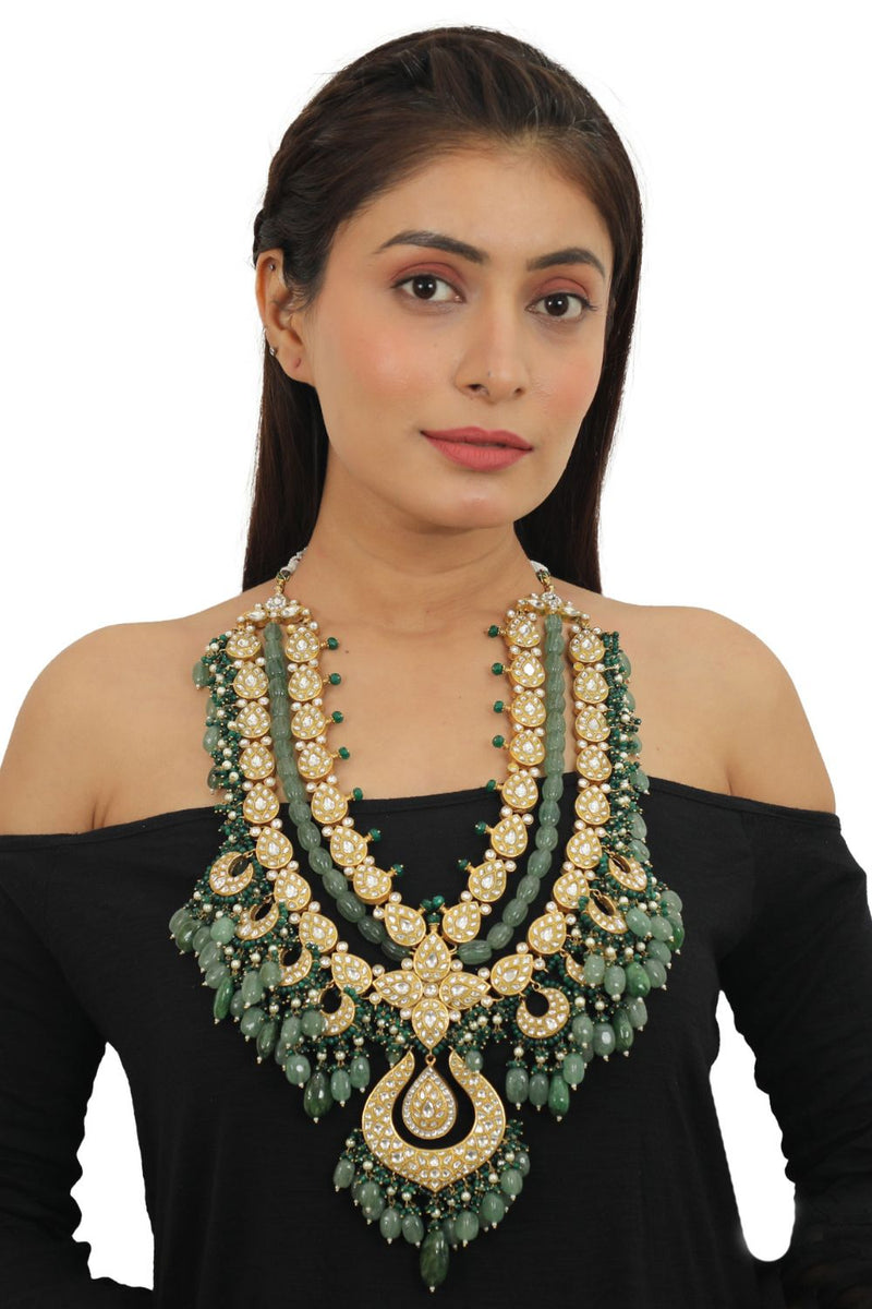 BRIDAL DOUBLE LAYERED NECKLACE IN 22KT GOLD PLATING, STUDDED WITH WHITE JADTAR STONES AND BEADED IN EMERALD AND SEA GREEN PEARLS