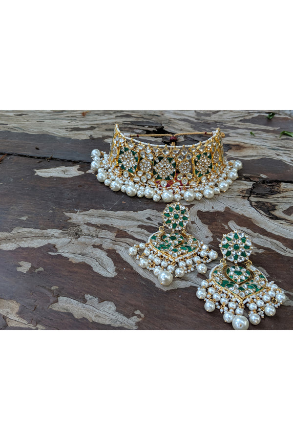 White And Green Necklace Set