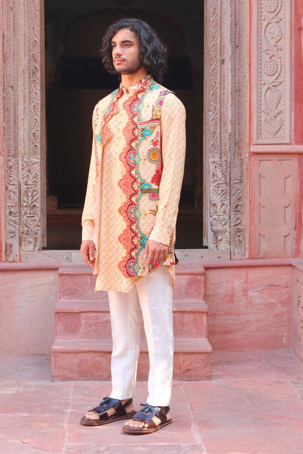 Peach Fuzz Print Kurta With Pant Pajama And Waistcoat