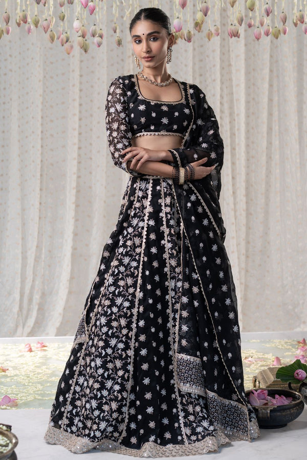 Madhvi Lehenga