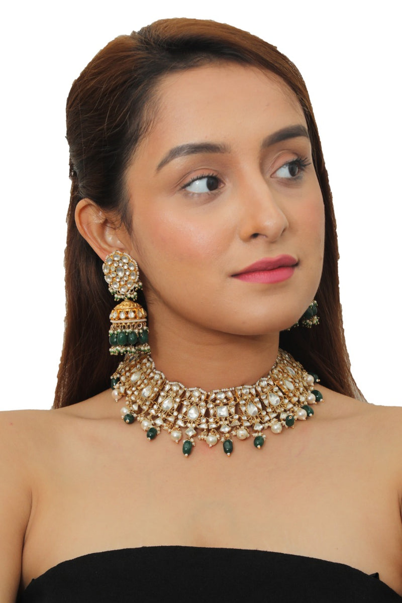 CHOKER NECKLACE SET WITH PEARL AND EMERALD GREEN BEADS