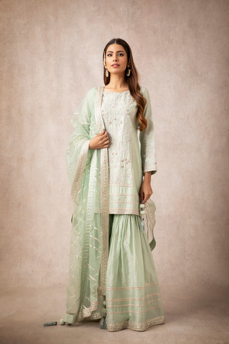 STRAIGHT KURTA AND GARARA SET